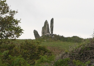 Vertical henge stones compared to a dolmain